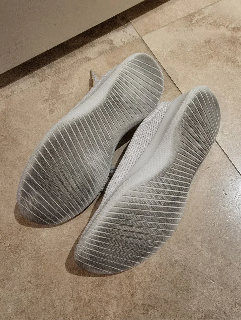 Women's AllBirds White Tree Runners Size 9 Very Good Lightly Used Condition